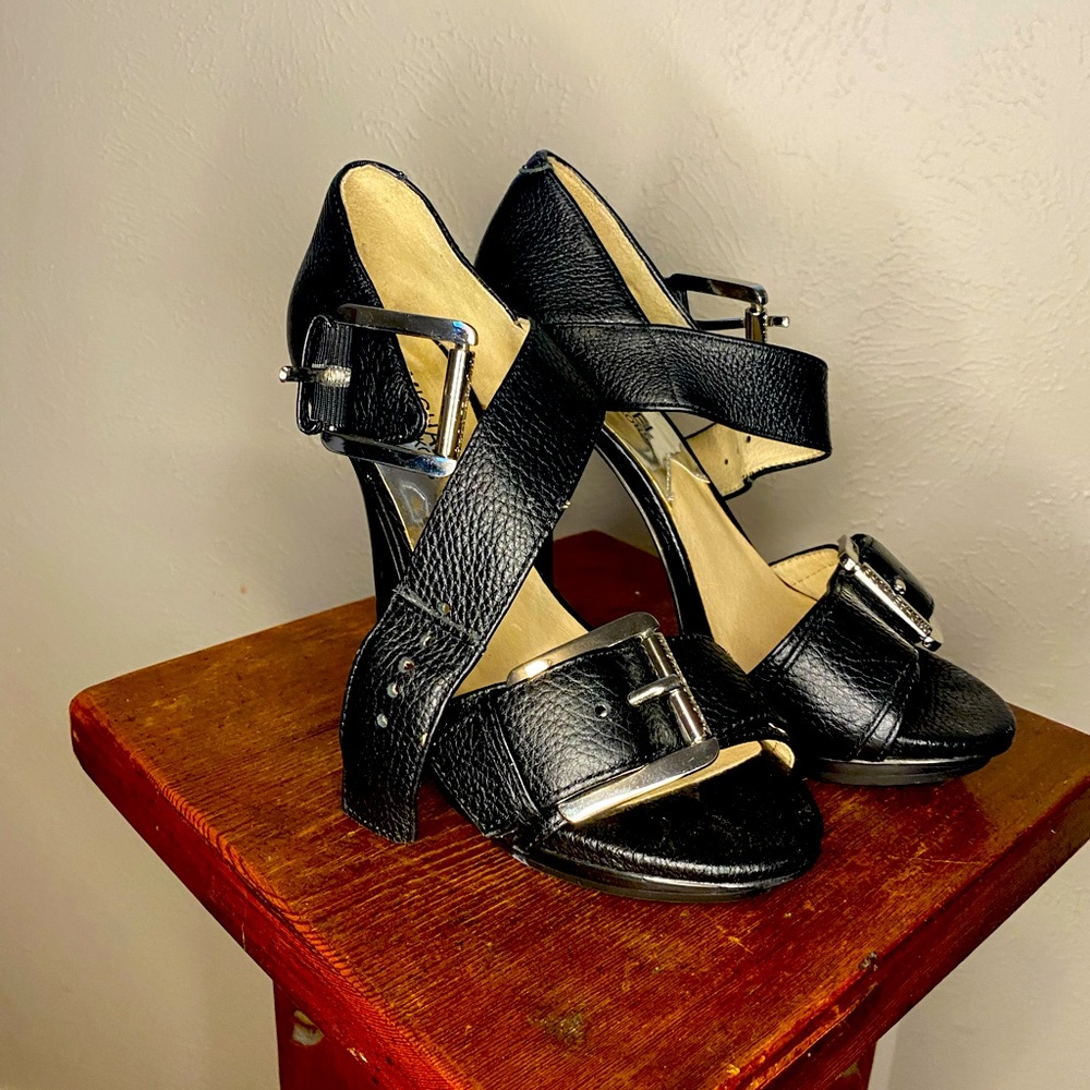Micheal Kors heels 👠..